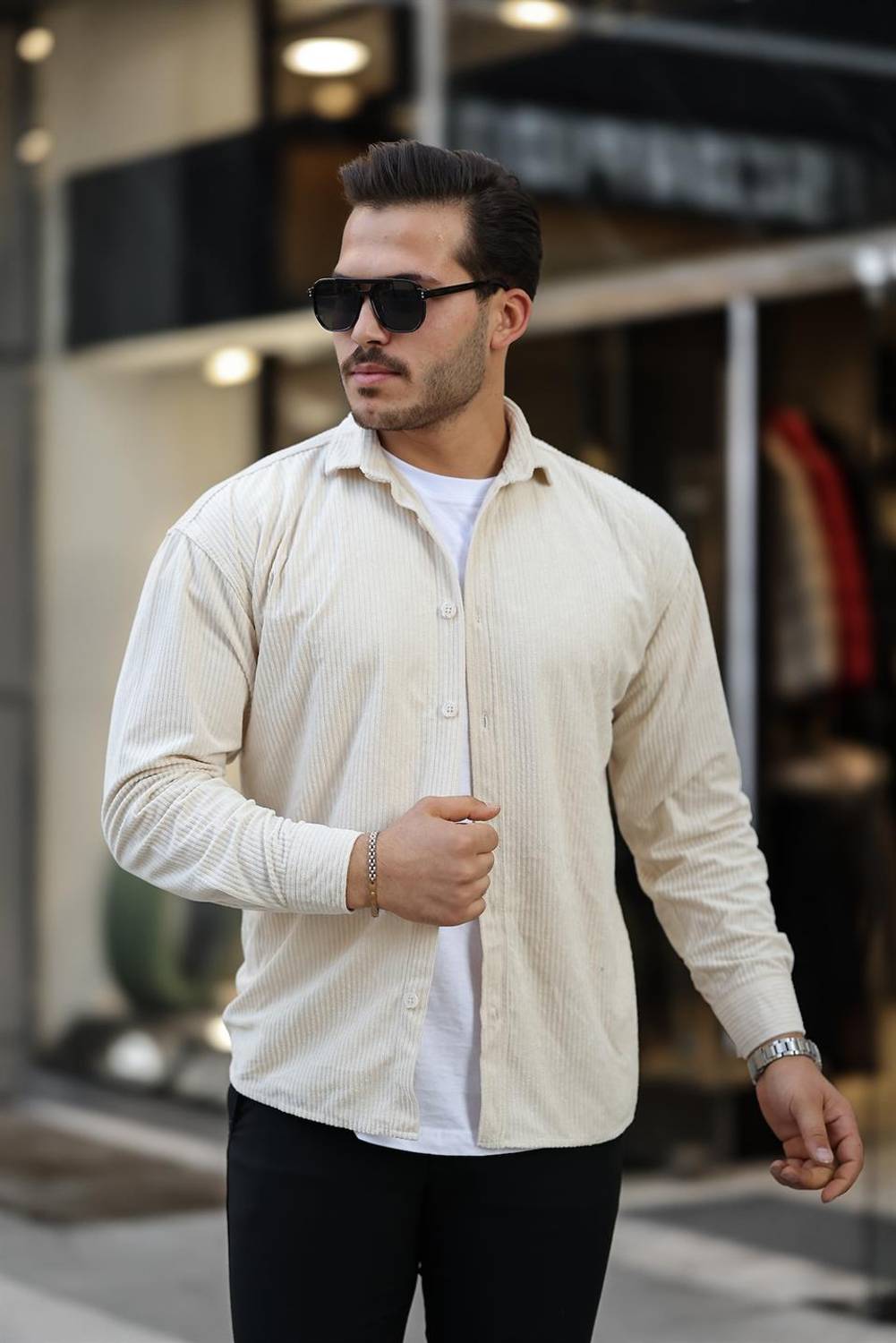 Oversize капелюшна чоловіча нагрудна сорочка - екрю стильна та комфортна
