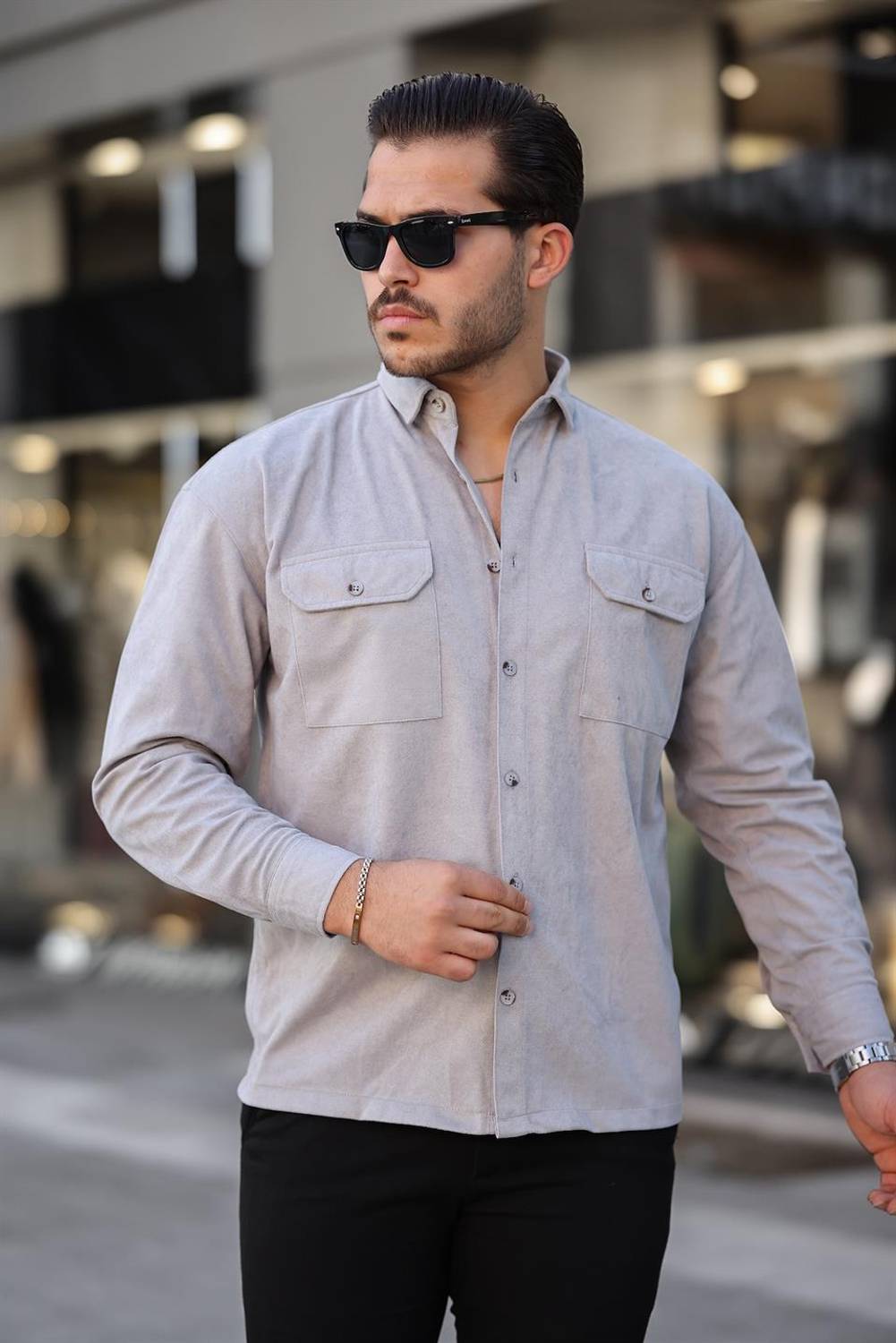 Чоловіча оксамитова сорочка oversize з двома кишенями та тонкою текстурою - колір камінь