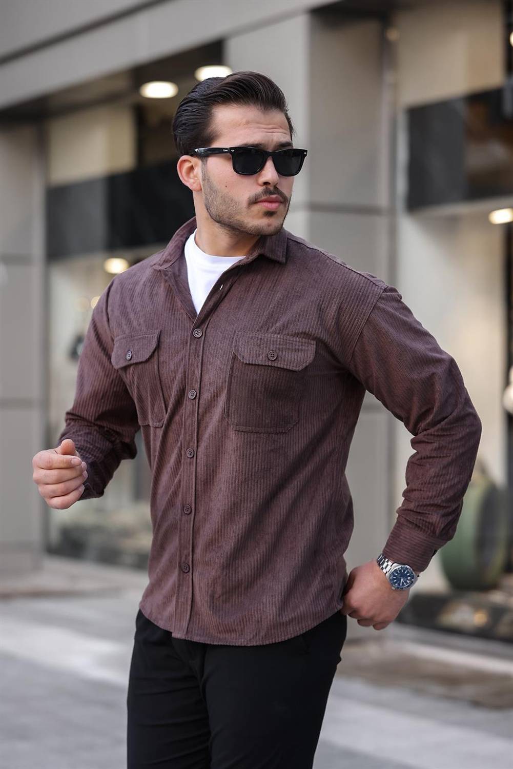 Рубашка из вельвета с двойными карманами oversize для мужчин - коричневая, стильная и удобная, идеальна для холодной погоды