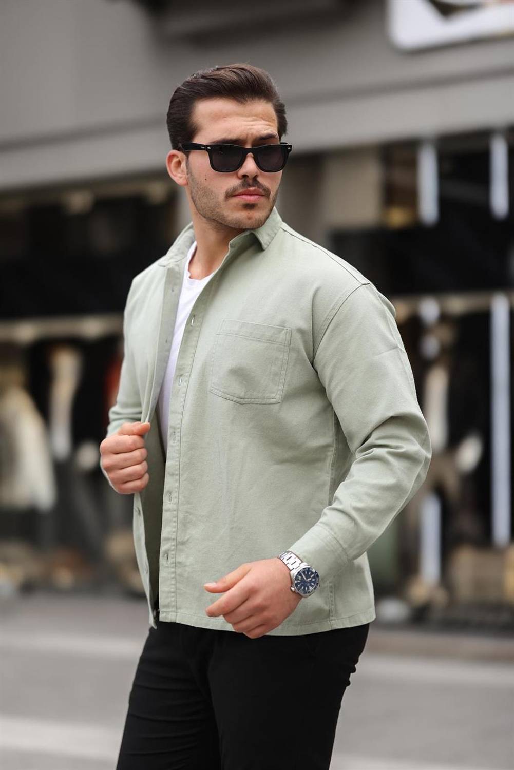 Розширена одночашкова сорочка для чоловіків з габардинової тканини - світло-зелена