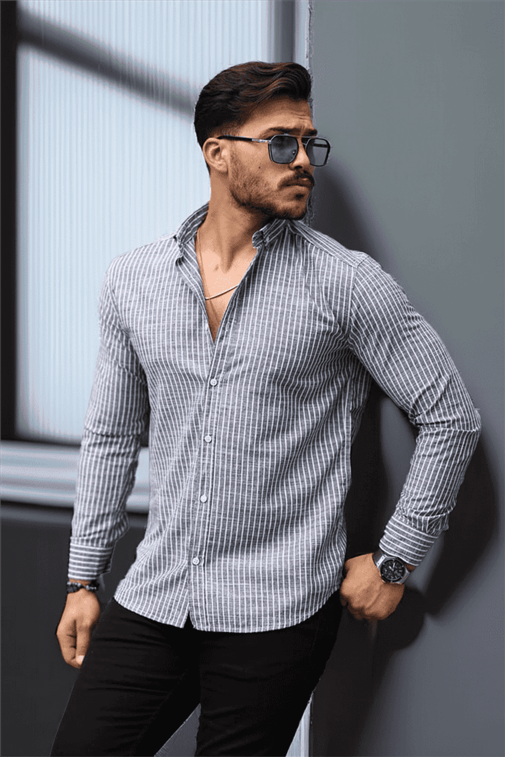 Сорочка Carina з довгим рукавом, з полосатим дизайном та м'якою бавовняною тканиною, ідеально доповнює ваш стиль у повсякденному житті