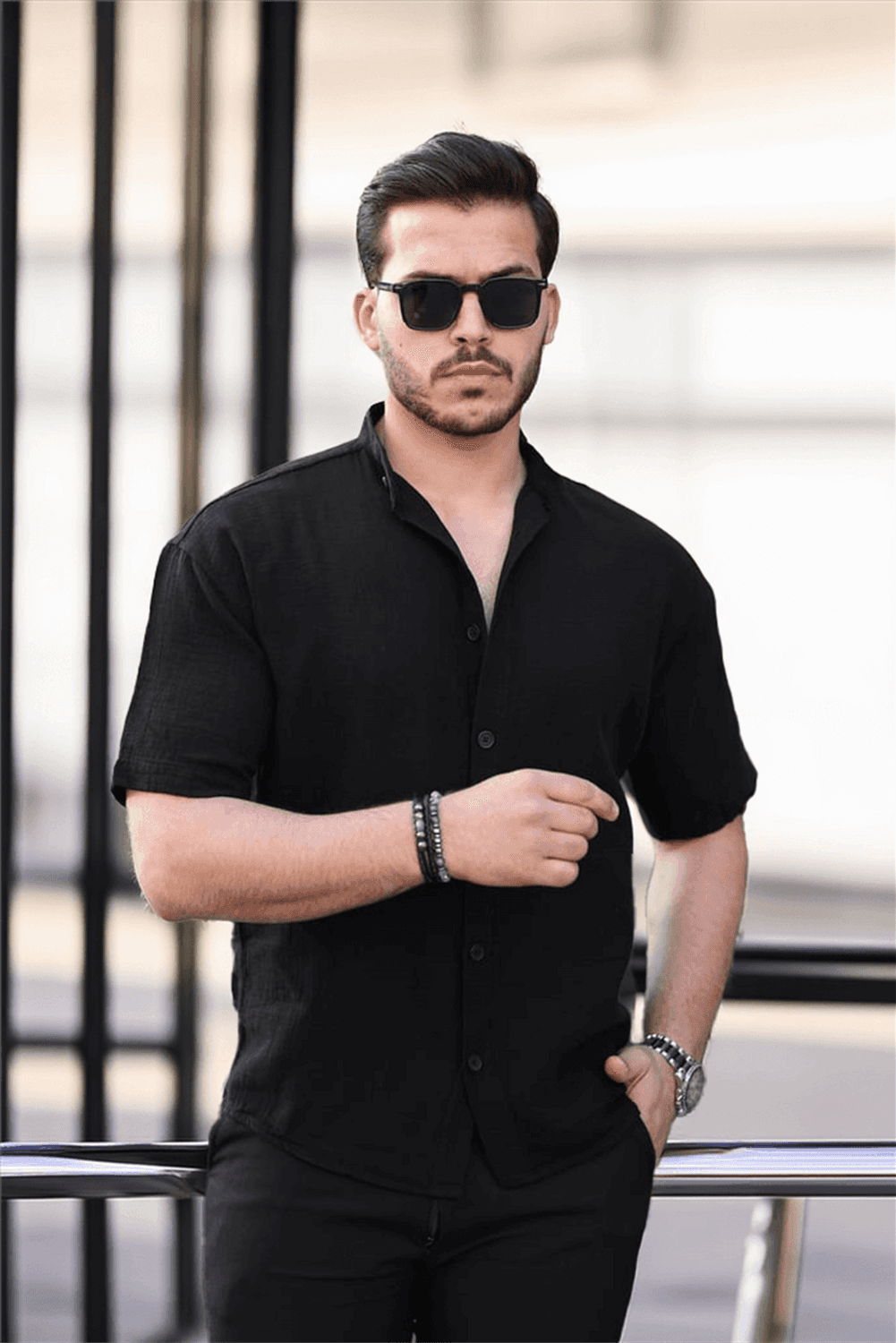 Hakim Yaka Müslin Kumaş Kısa Kol Gömlek - Siyah