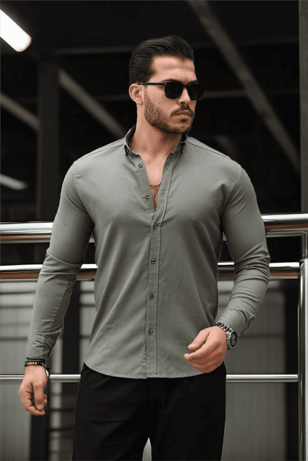 قميص بأكمام طويلة من قماش أوكسفورد المرن - لون زيتي