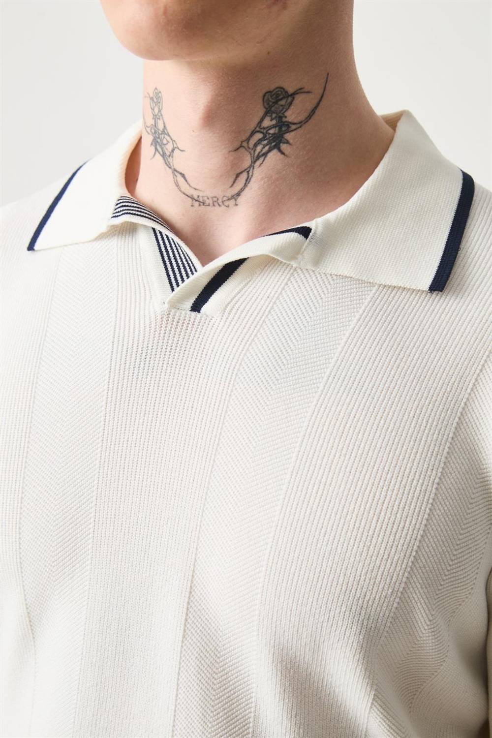 Yakası Şeritli Viskon Polo Yaka Triko Erkek T-Shirt - Ekru