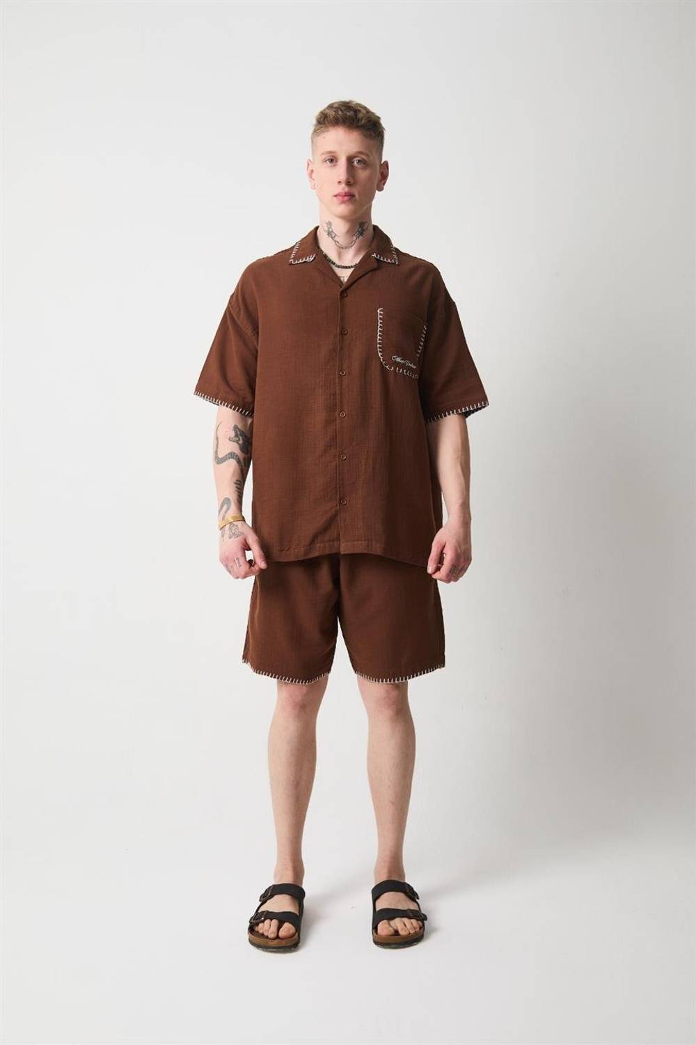 Nakış Detaylı Müslin Kumaş Erkek Takım Şort - Kahve
