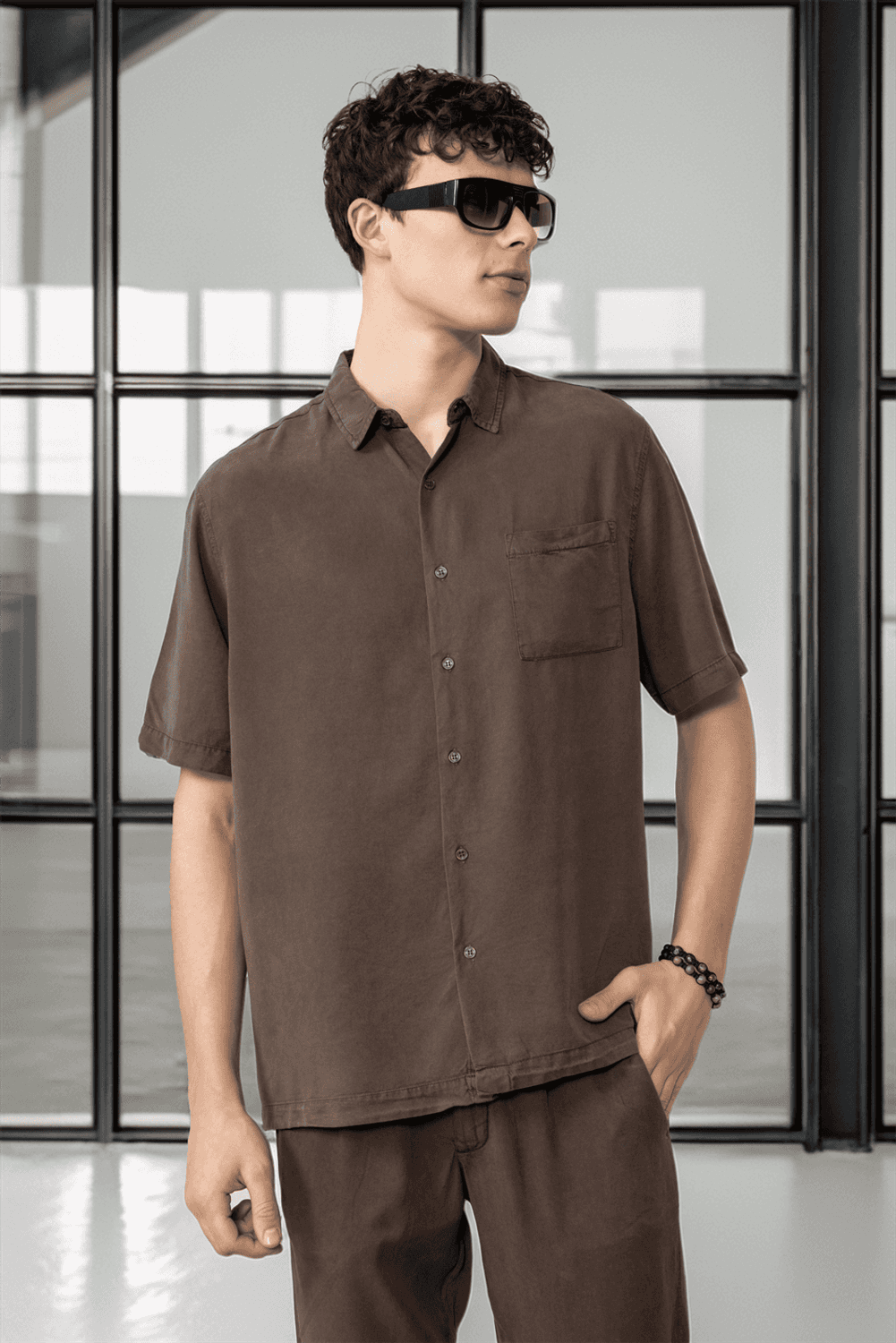 Tek Cepli Pamuk Kumaş Doğal Dokulu Erkek Gömlek - Kahve
