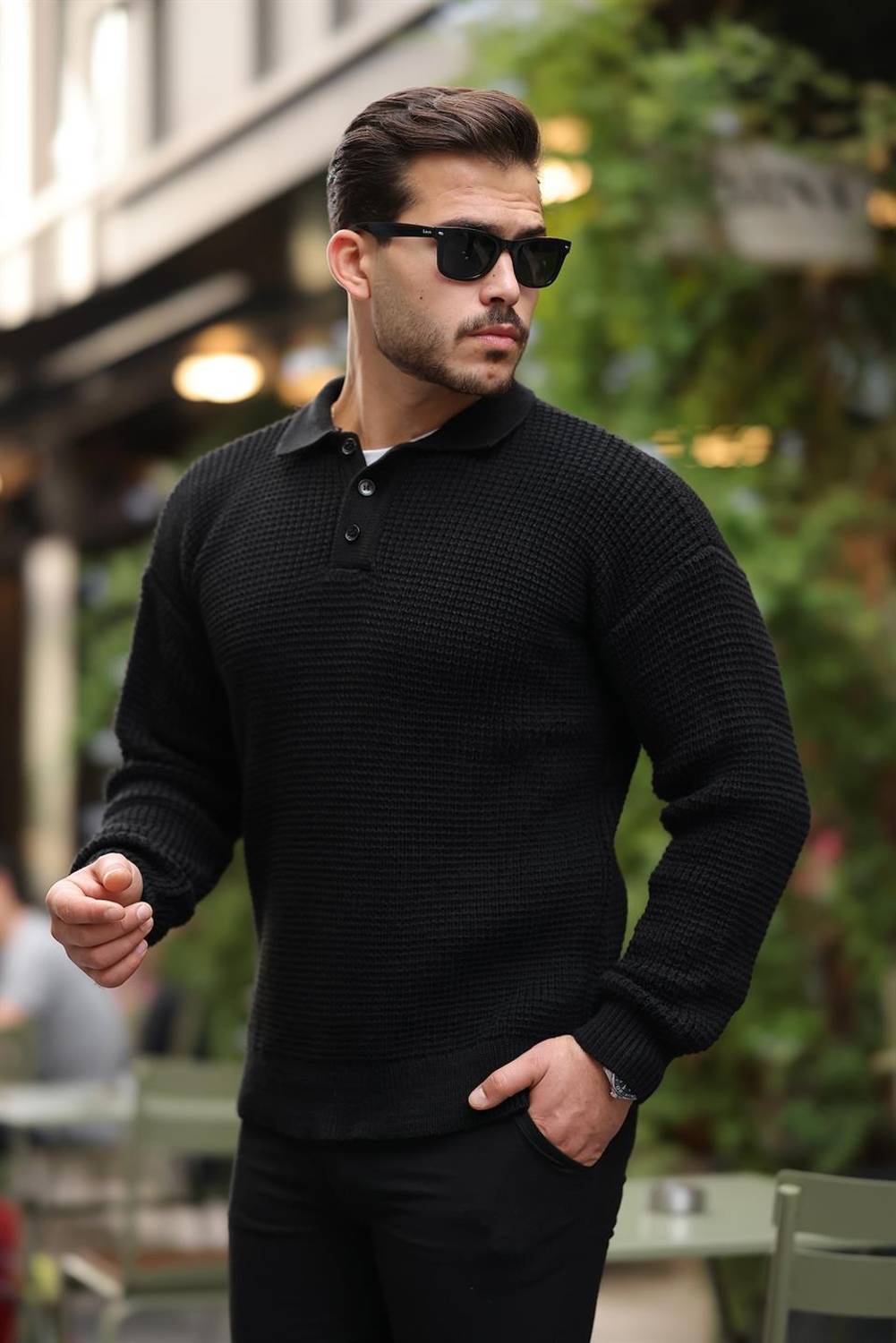 Модный поло воротник в черно-белую полоску трикотажный свитер с современным прямым кроем для стильных образов