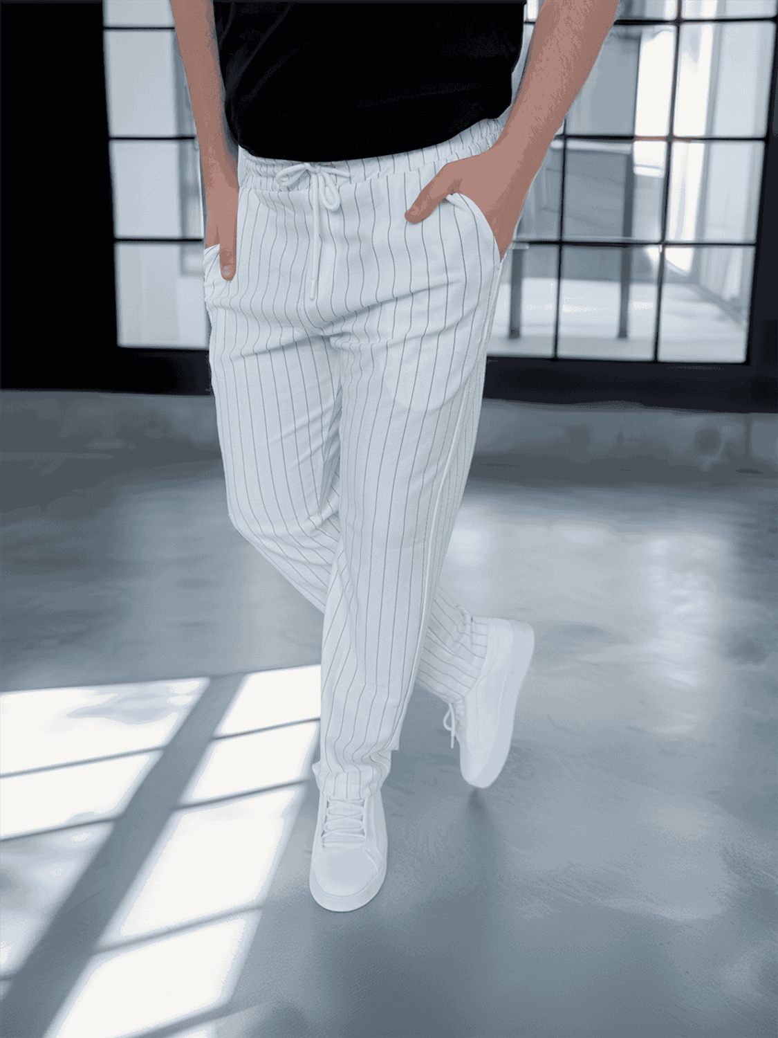 Krep Kumaş Çizgili Rahat Kalıp Erkek Pantolon - Beyaz