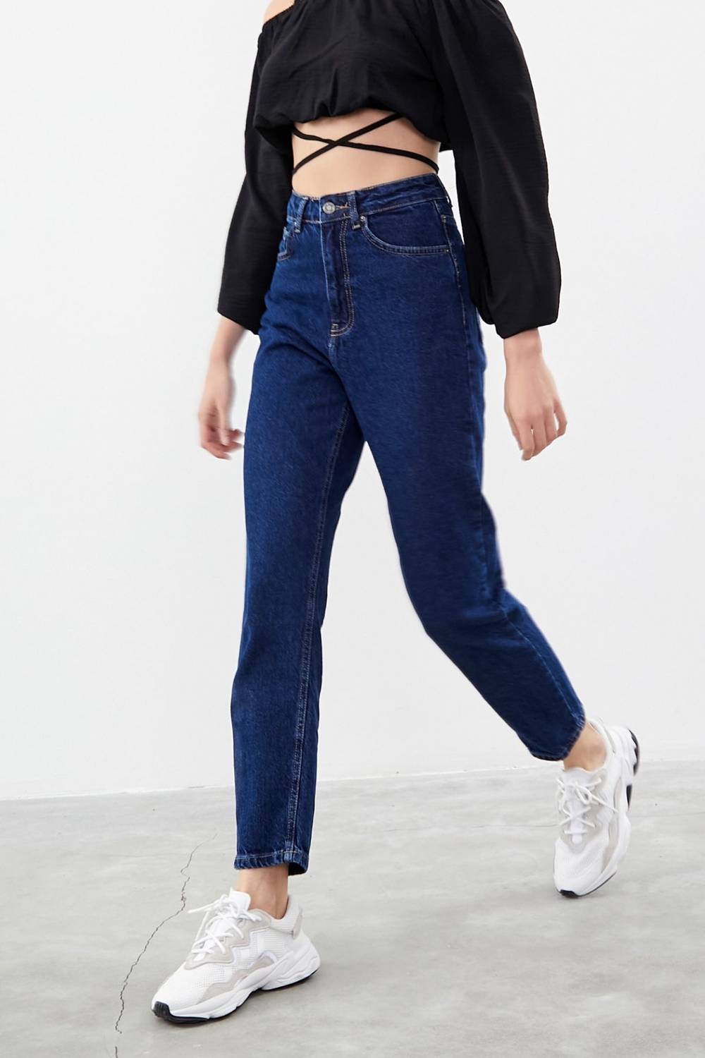 Coral Woman Dark Blue Color High Waist Mom Mold Jean