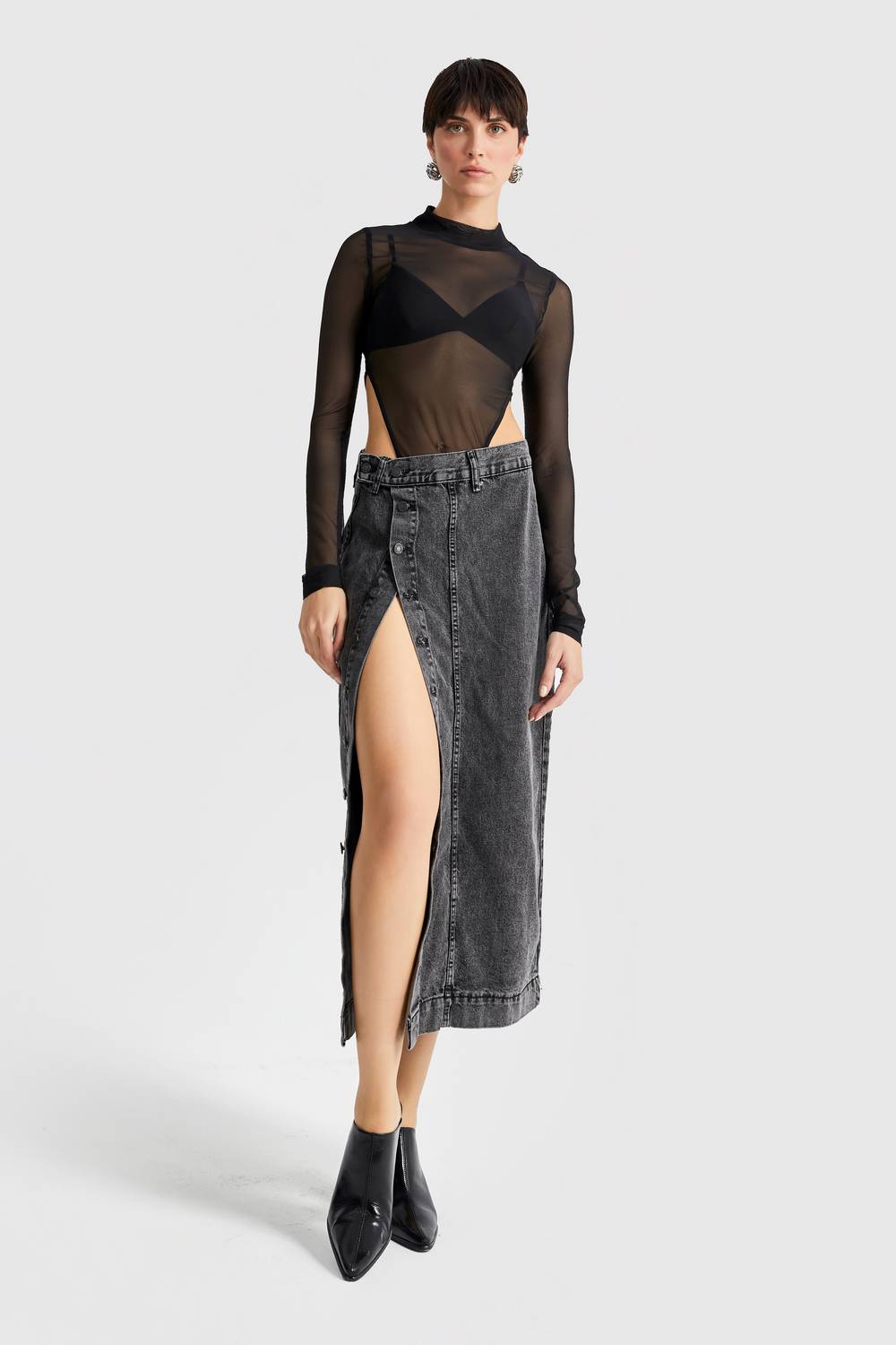 Kadın Gri Renk Önü Düğmeli Maxi Boy Denim Etek