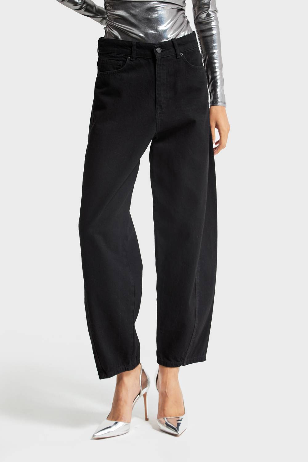 اللون الأسود للمرأة الجزرة تناسب عارضة تناسب عالية الخصر الدنيم