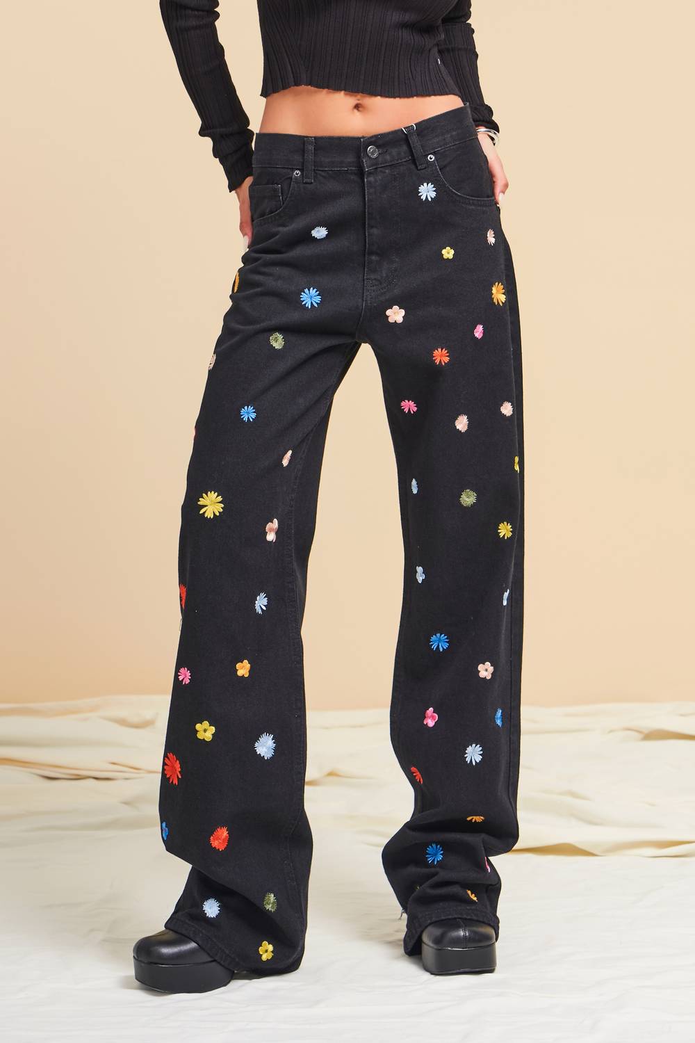 Женские черные джинсы с цветочной вышивкой свободного кроя из 100% хлопка