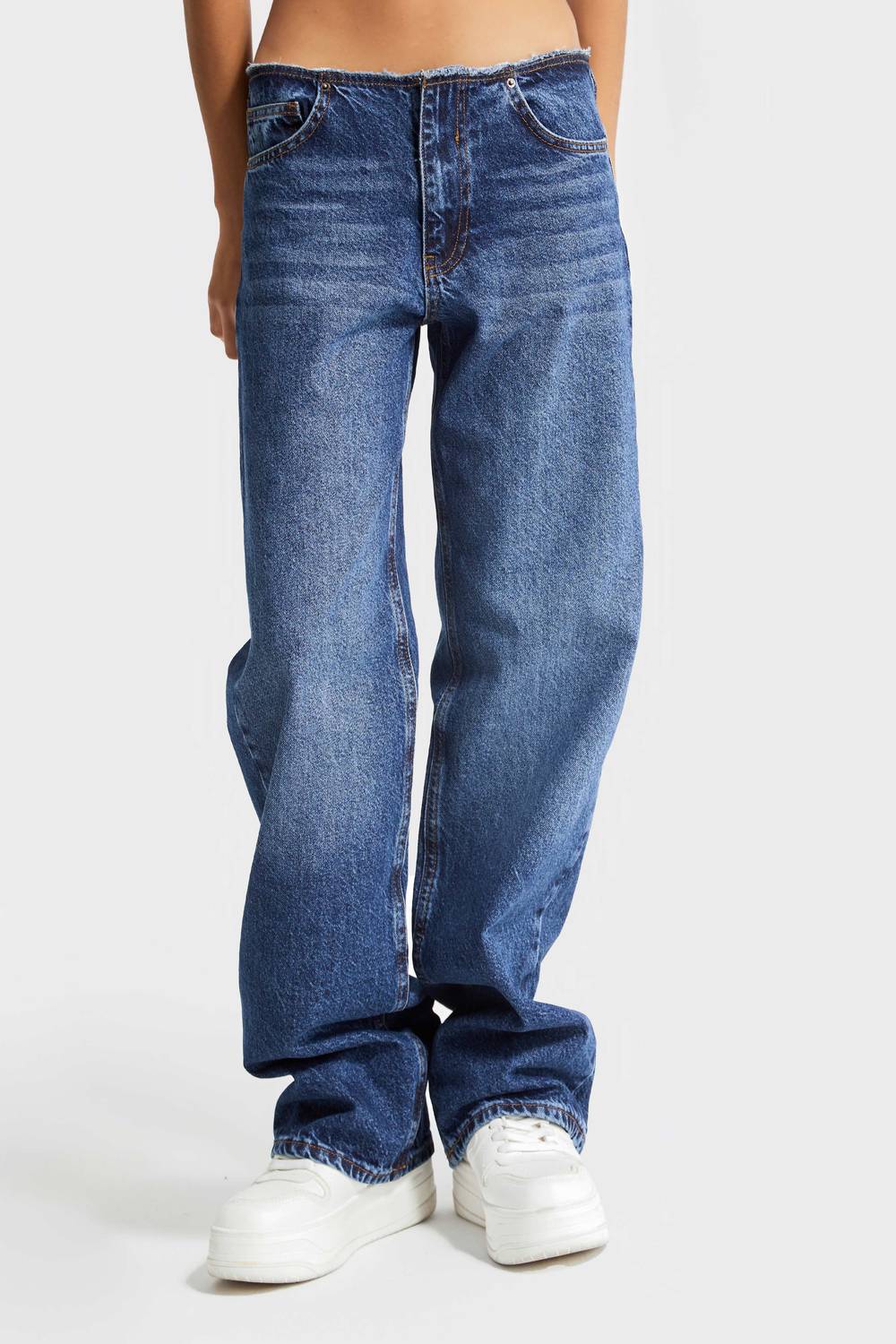 بنطلون جين نسائي بفتحة مستقيمة ولون أزرق داكن مصنوع من 100% القطن