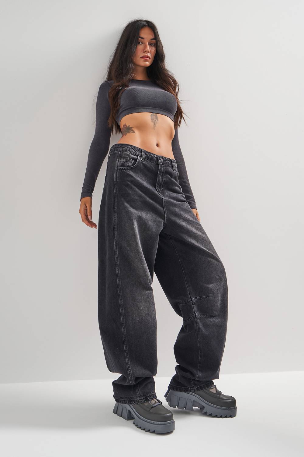 Жіночі темно-сірі бенгі батьківська джинси з широким кроєм