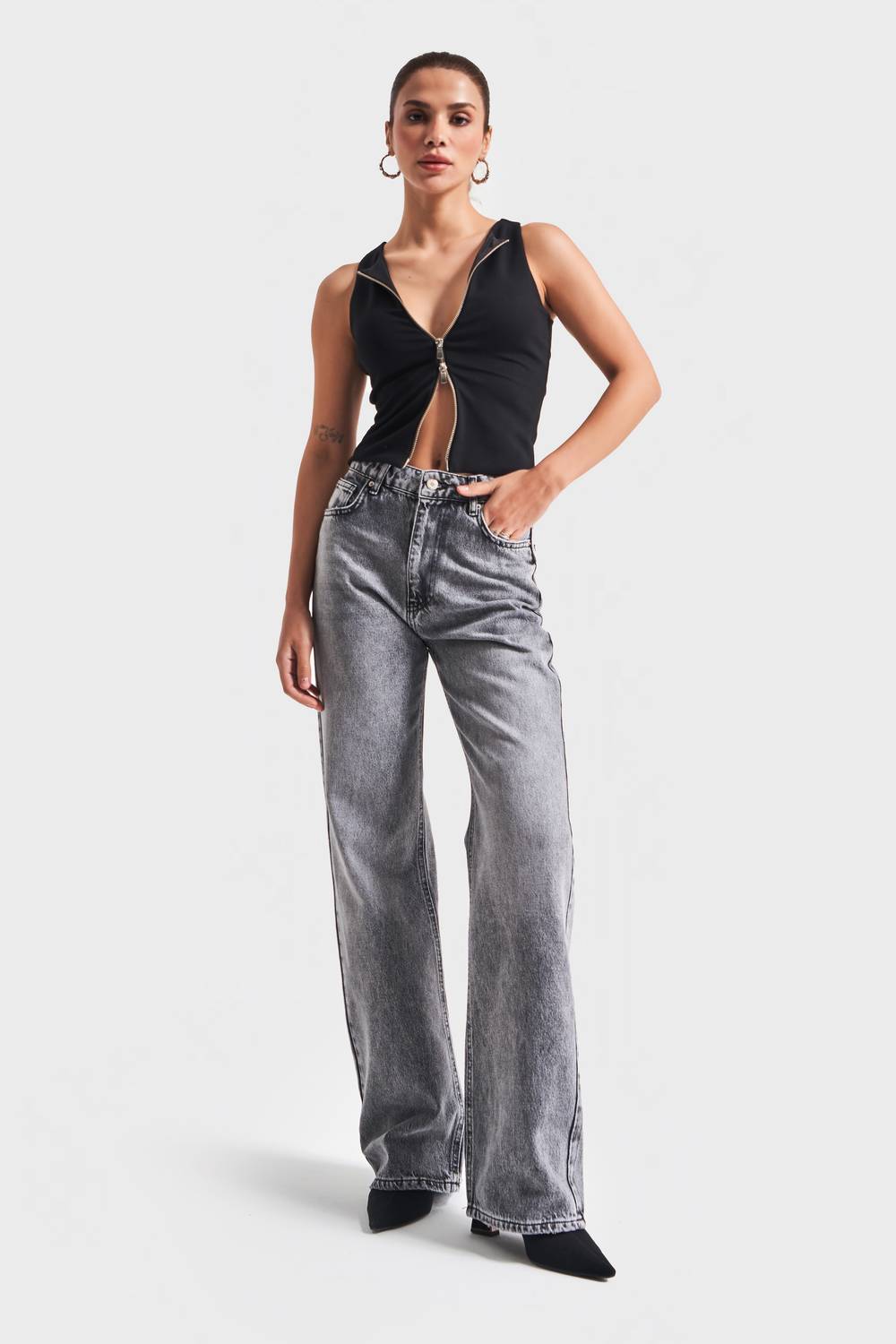 Прямі дні жінки сірого кольору 100% бавовна, розмір 34-42, без лайкри, довжина внутрішнього шва 80 см, ширина клоша 24,5 см