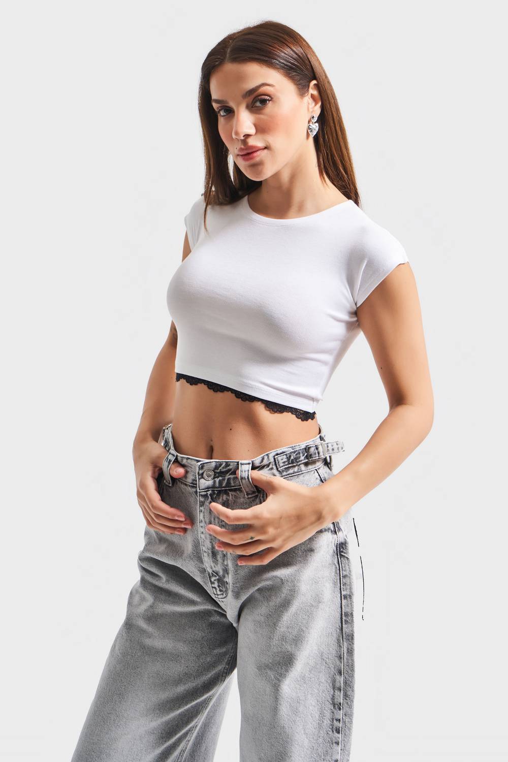 Kadın Beyaz Renk Dantel Detaylı Ful Esnek Crop Body