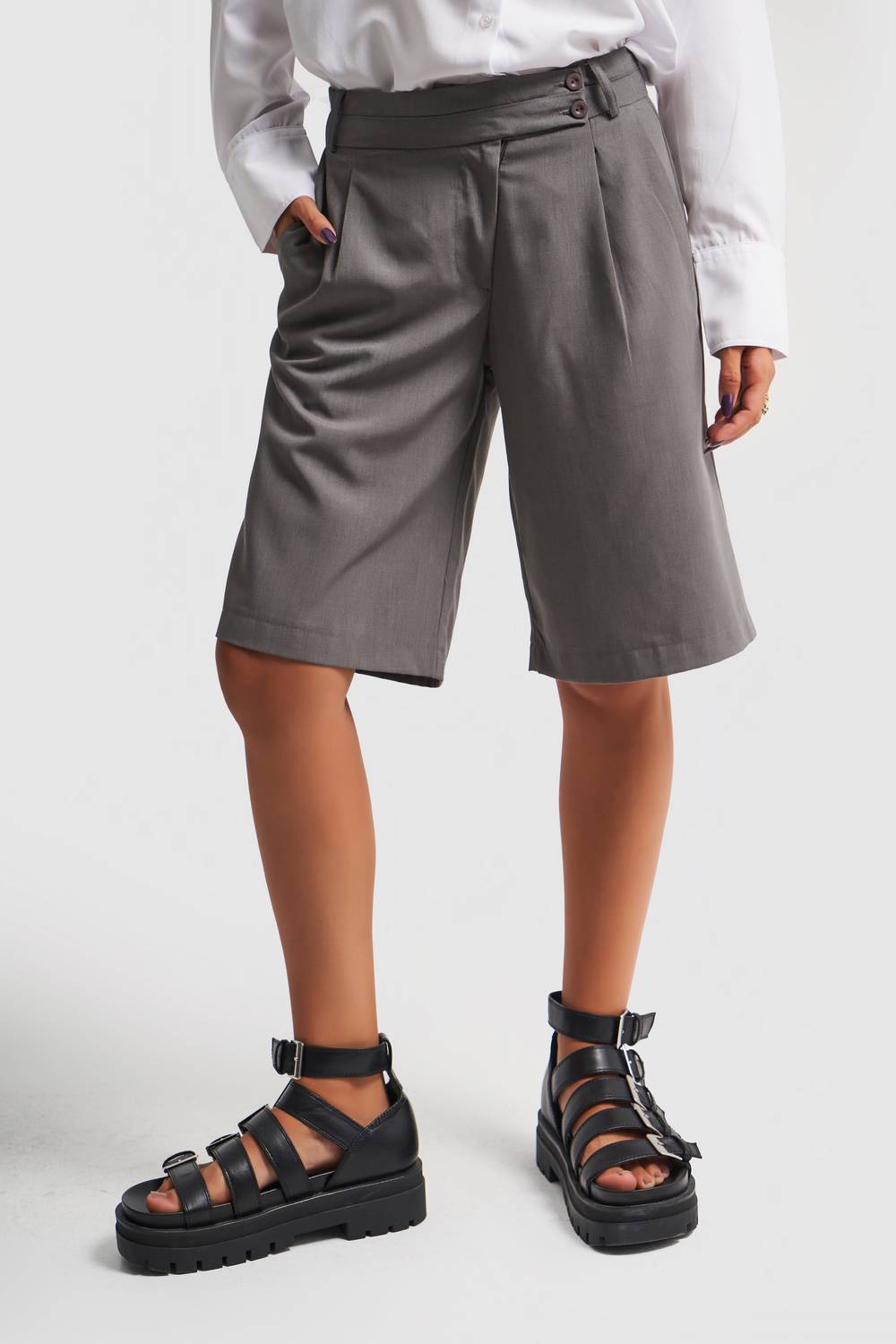 Kadın Gri Renk Kemer Detaylı Midi Boy Palazzo Şort