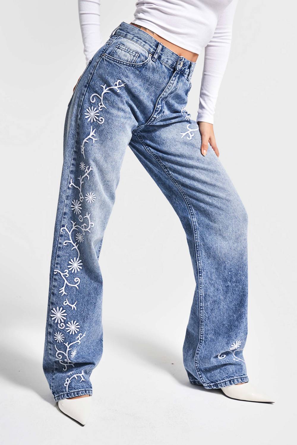 Kadın Mavi Renk 4S5-27 Straight Fit %100 Koton Nakış Detaylı Tasarım Denim Jean