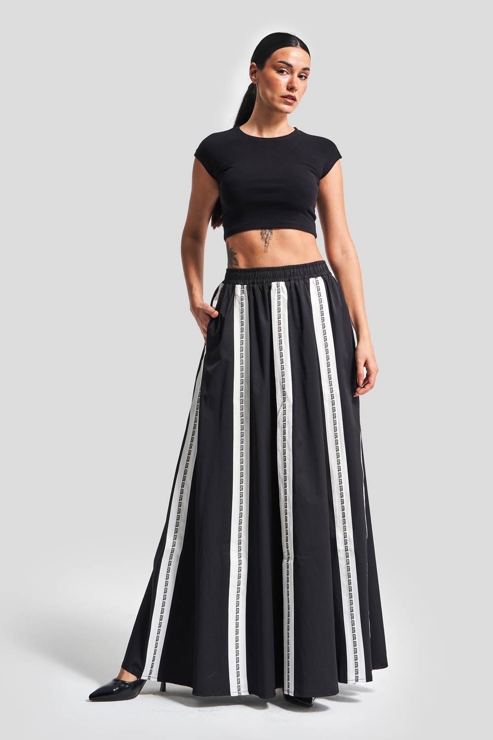 Kadın Siyah Renk Süper Uzun Şerit Detaylı Özel Tasarım Etek