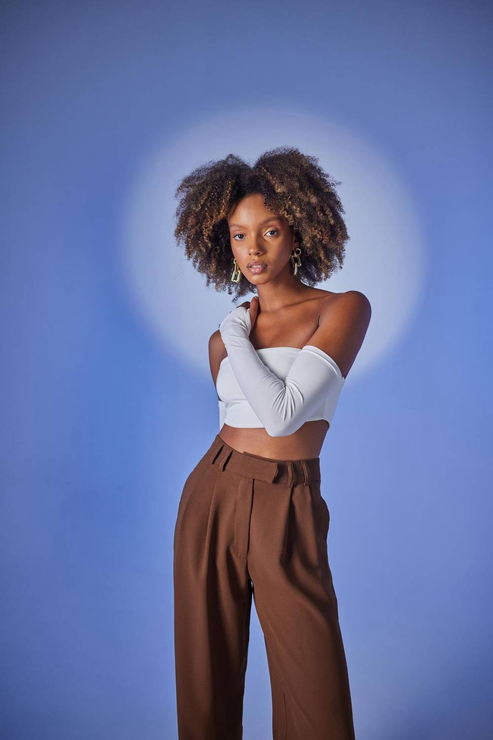 Блуза Noir цвета экрю без бретелей, доступна в размерах S, XS, L и M