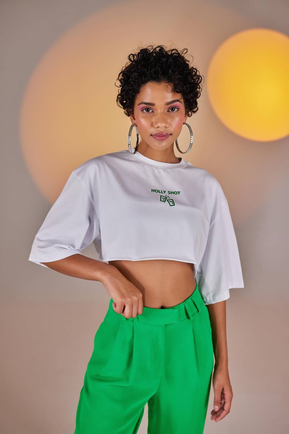 Кроп-топ с коротким рукавом белого цвета, размер XS, модель с круглым вырезом