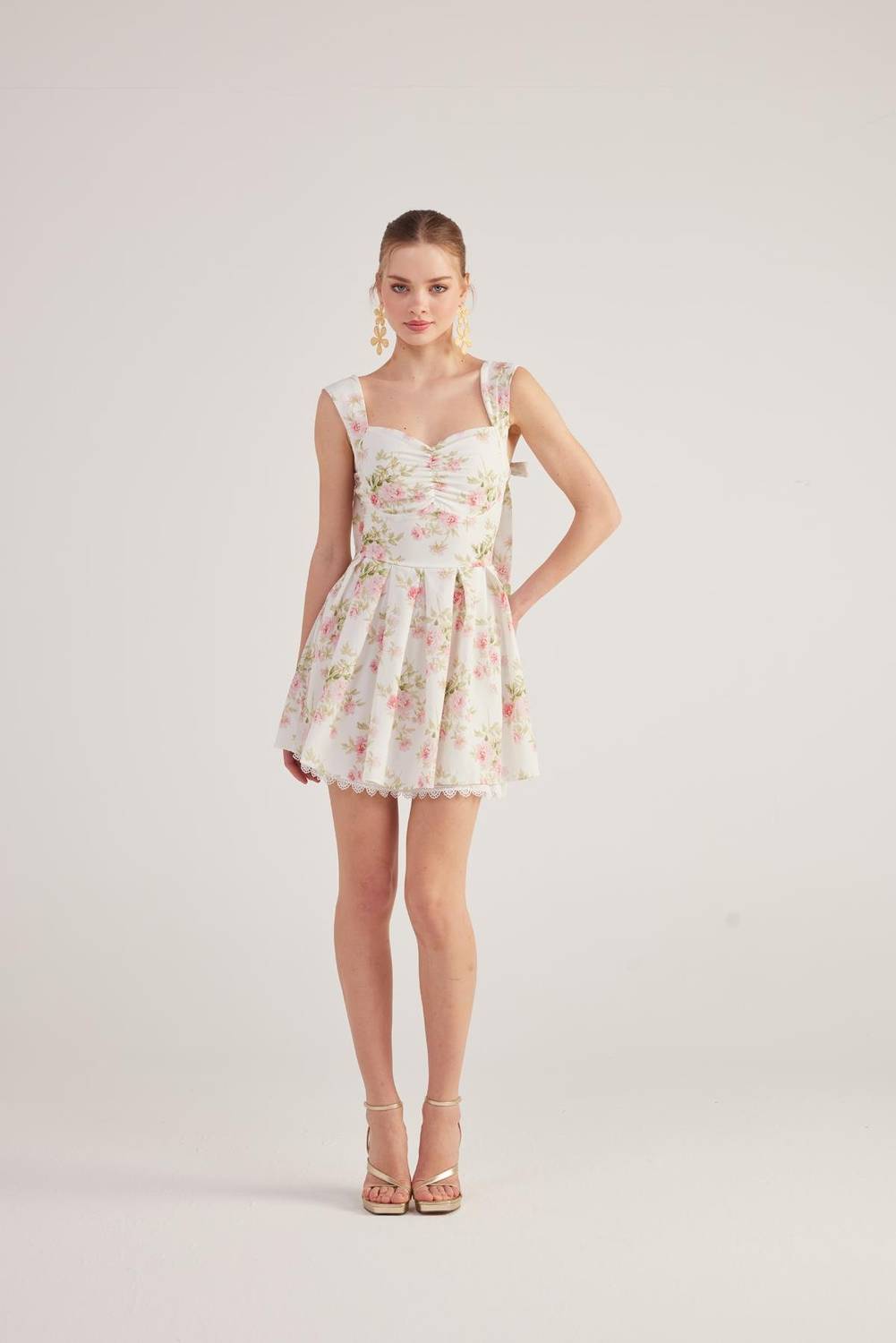 فستان رومانسي قصير وردي