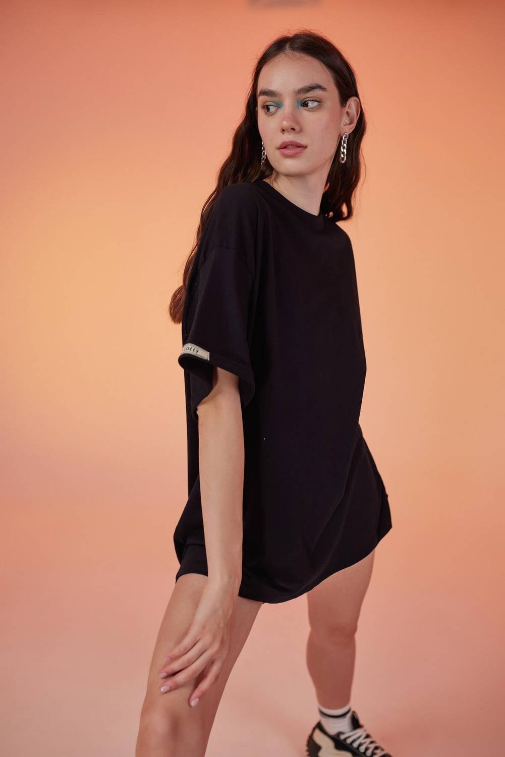 Універсальна оверсайз футболка чорного кольору з 100% бавовни для чоловіків та жінок