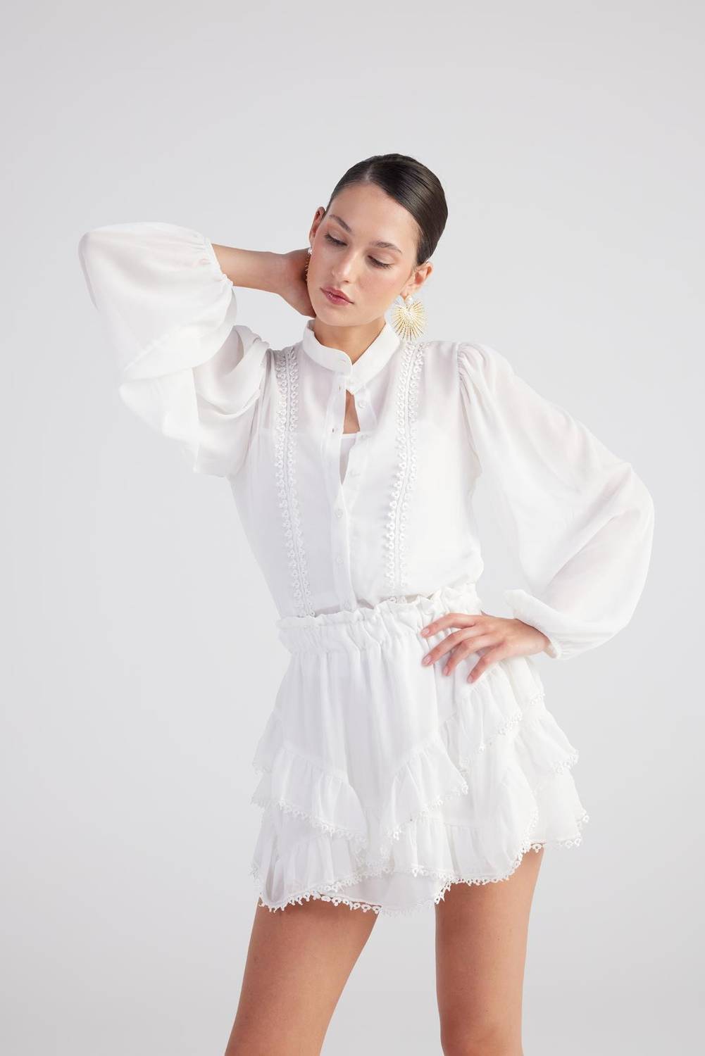 Белая блузка с бродированными деталями и топом, размер XS, подходит для стильных комплектов