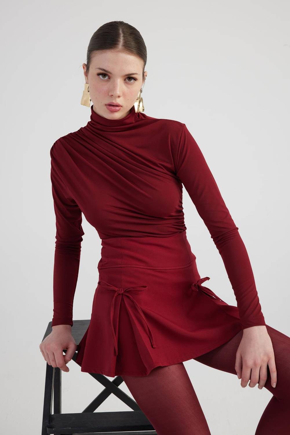 Бордовий блузон з драпіруванням та високим коміром, розмір XS