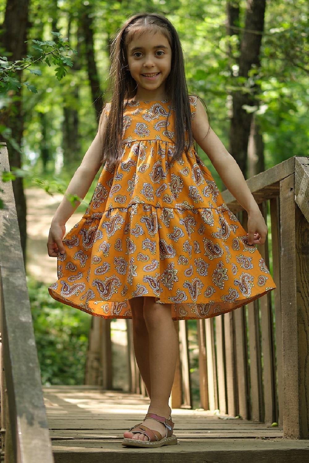 Платье для девочек с узором из горчицы, 100% хлопок, включает в себя платье и повязку на голову, рекомендована деликатная стирка