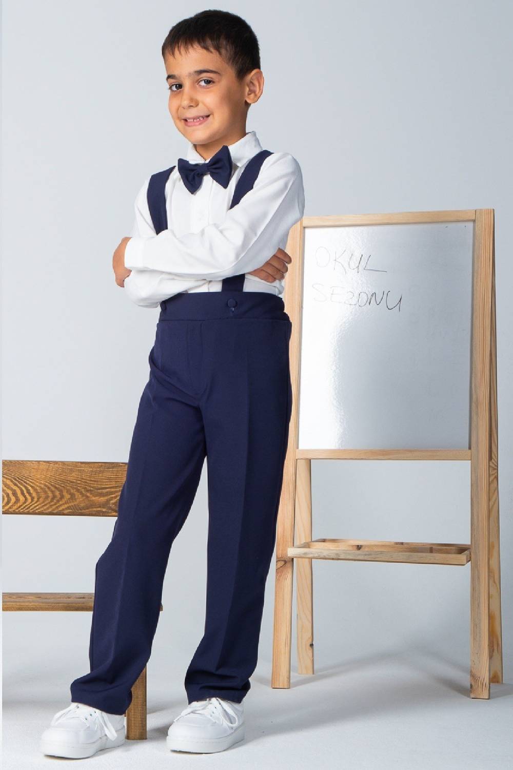 Lacivert Salopet ve Papyon Kombin