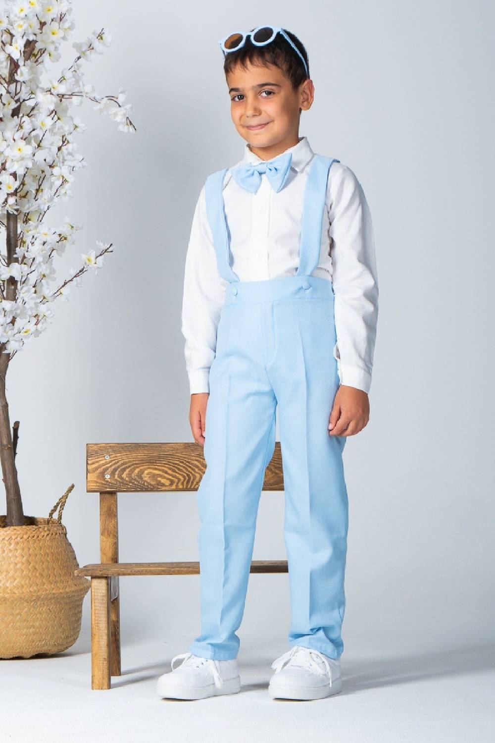 Bebe Mavisi Salopet ve Papyon Kombin