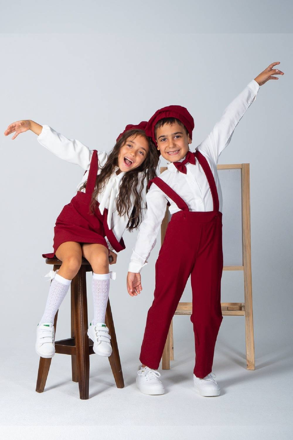 سالوبيت بورجوندي. ربط القوس والقبعة