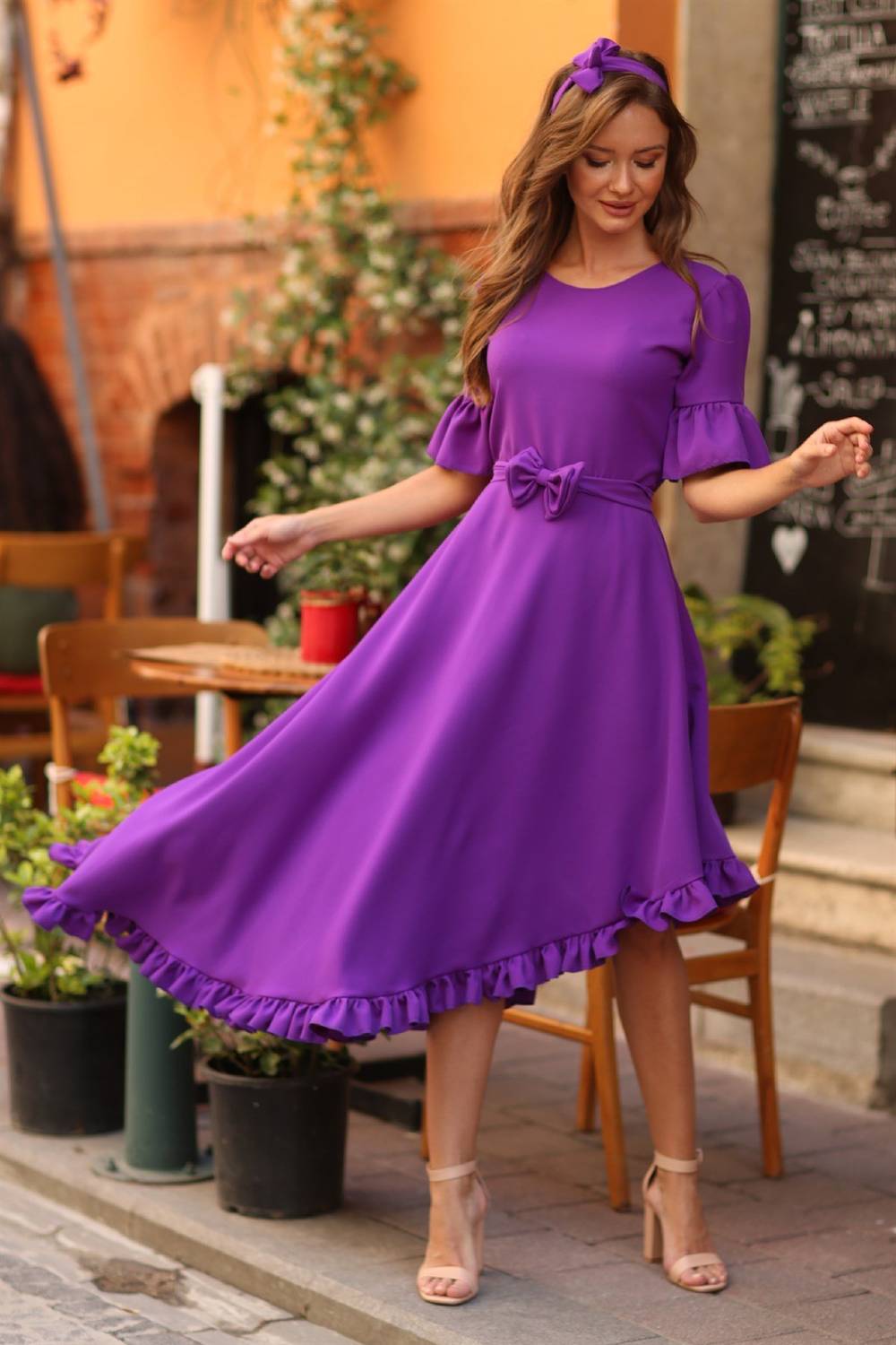 Асимметричное платье из двойной креповой ткани с рюшами на рукавах и подоле, доступно в размерах 36-46