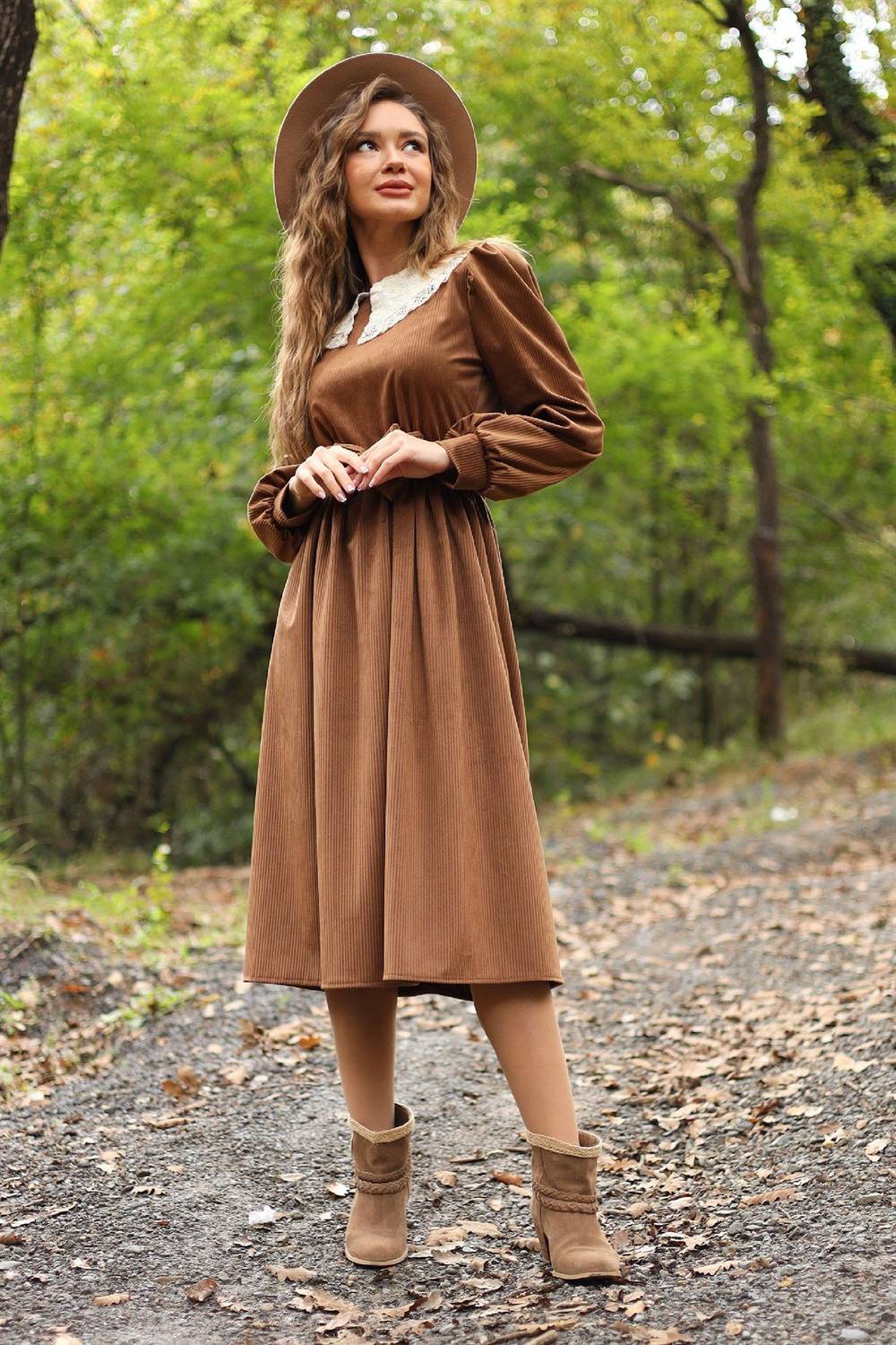 Yaka Detaylı Kahverengi Fitilli Kadife Elbise