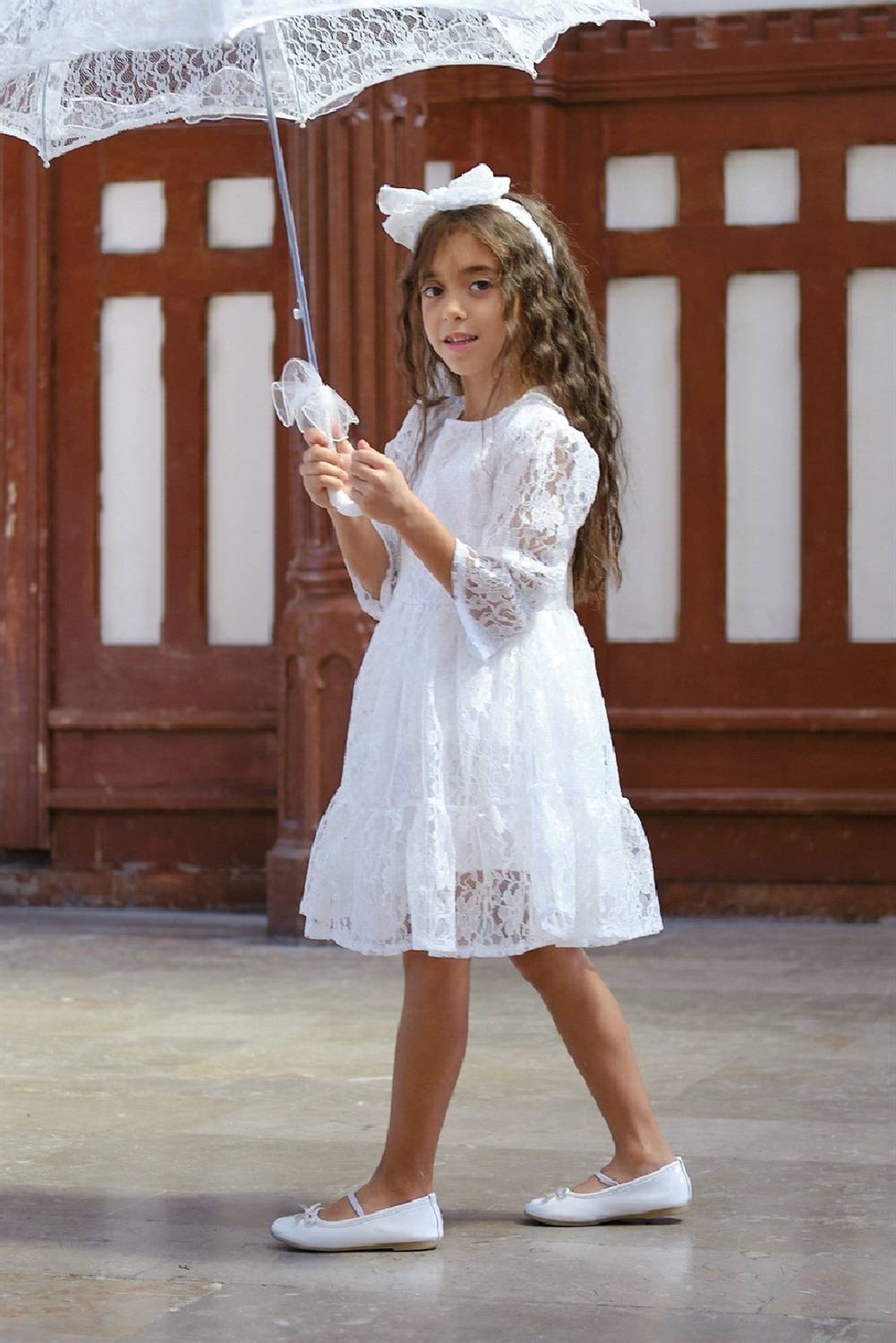 Винтажное белое платье с кружевами для девочек 6-7 лет, идеально подходит для праздников и торжеств. Модель с бантами и не просвечивает