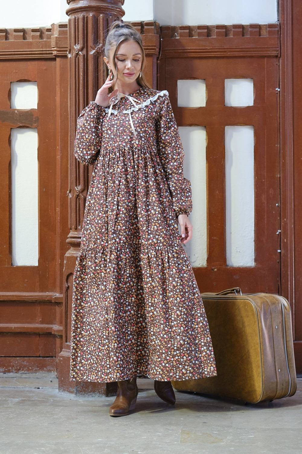Tesettür Vintage Seyyar Yaka Kahve Çiçek KatKat Elbise