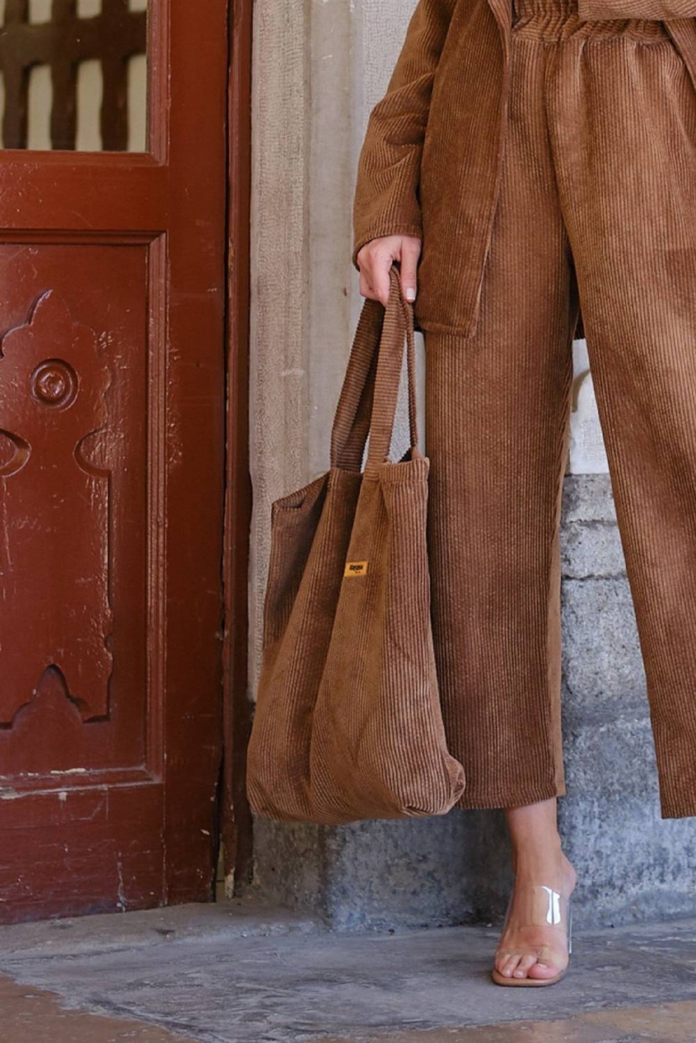 حقيبة يد وكتف كوردروي مخملية بنية اللون