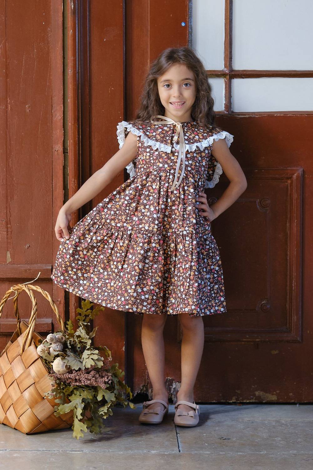 Vintage Seyyar Yaka Kahverengi Çiçekli Kolsuz Kat Kat Kız Çocuk Elbise