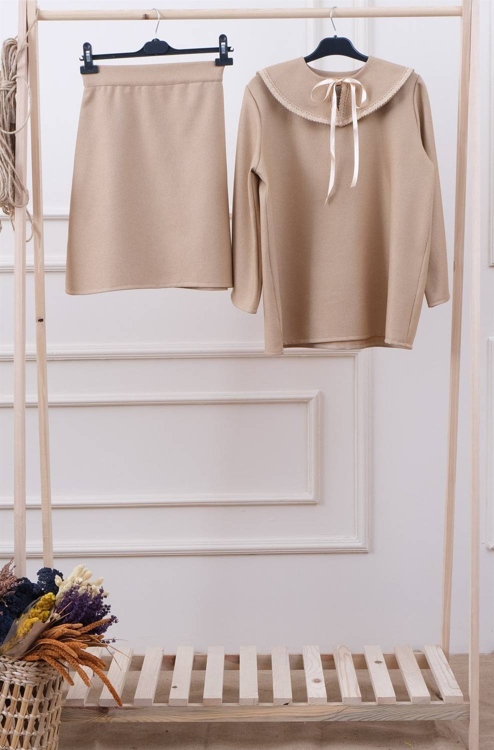 Bej Rengi Seyyar Yakalı Etek ve Bluz Alt Üst Takımı ( 3 lü Takım )