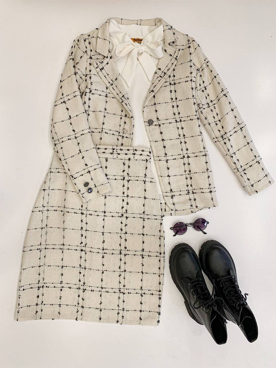 Beyaz Tüvit Ceket Etek Takımı