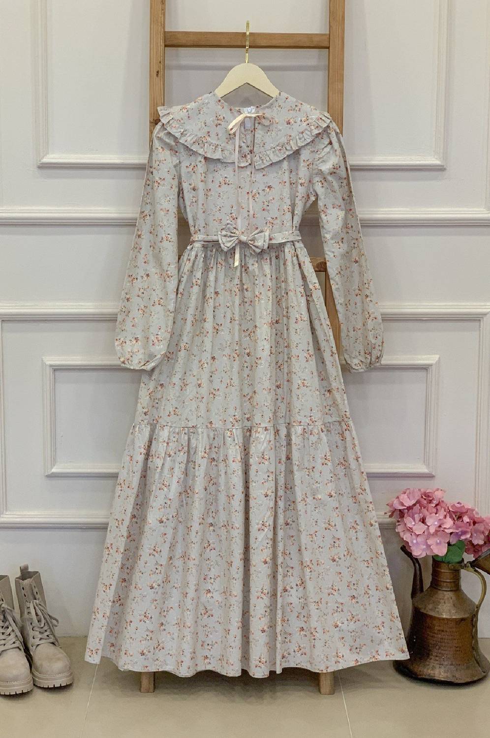 Tesettür Seyyar Yakalı Krem Zemin Kahve Çiçekli Kat Kat Elbise