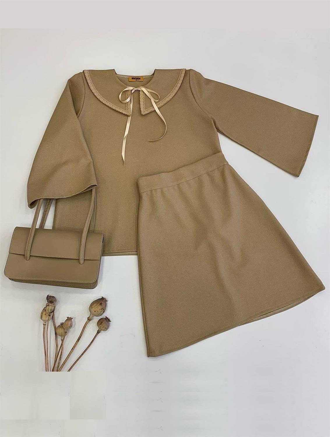 Bej Rengi Seyyar Yakalı Etek ve Bluz Alt Üst Takımı ( 3 lü Takım )