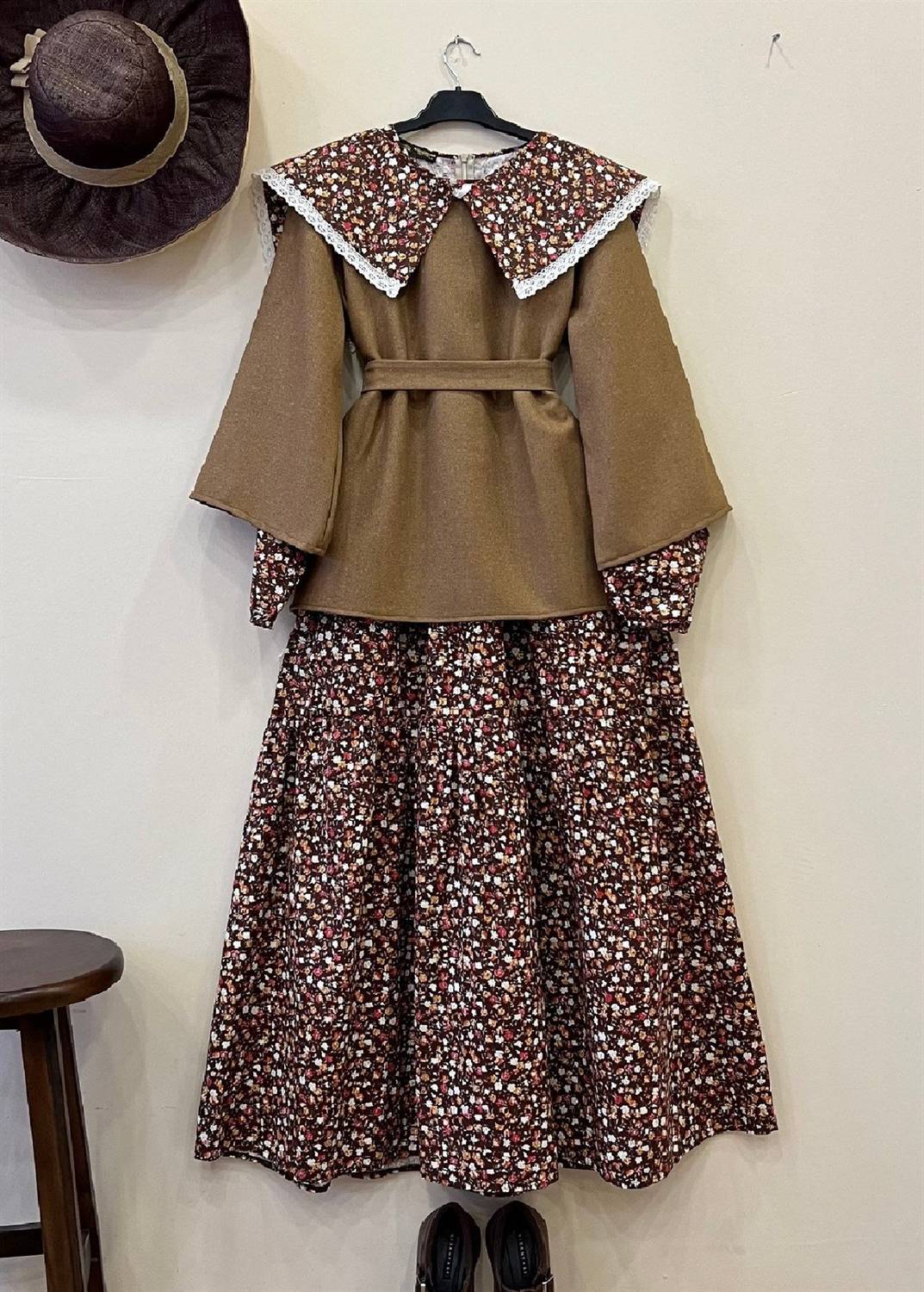 Travel Collar Brown Floral Long Sleeve Tiered Dress and Blouse 3-piece Set