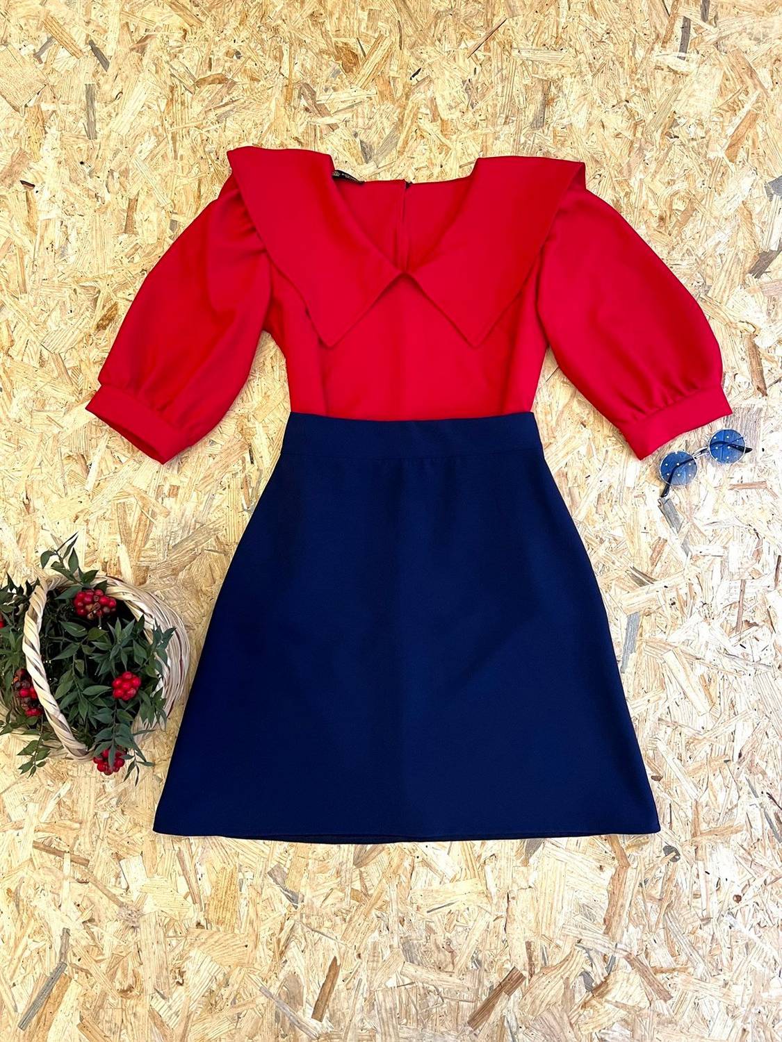 Lacıvert Etek ve Kırmızı Yakalı Bluz 2'li Takım