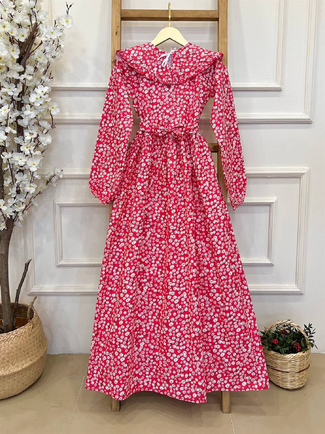 Tesettür Seyyar Yakalı Kırmızı Papatyalı Poplin Elbise