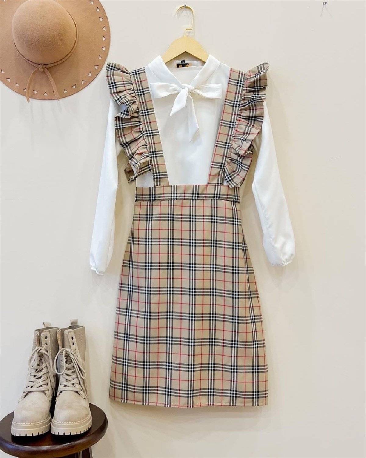 Burberry Patterned Plaid Loose Skirt