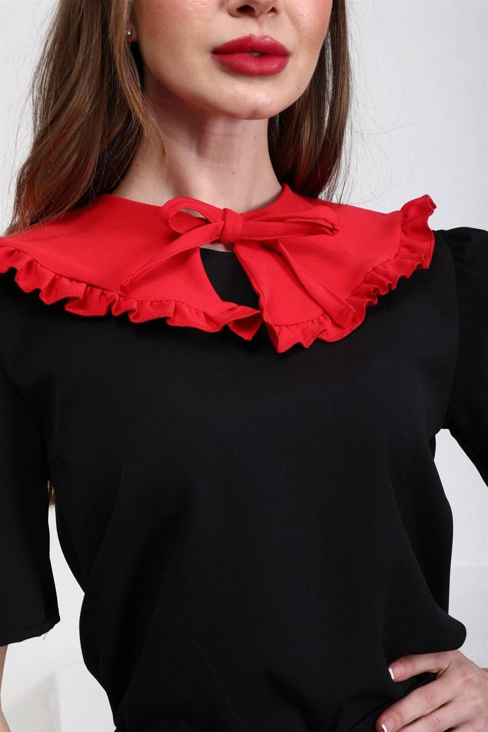 Червоний рюшіковий блузонний комір з зав'язками спереду шиковий дизайн