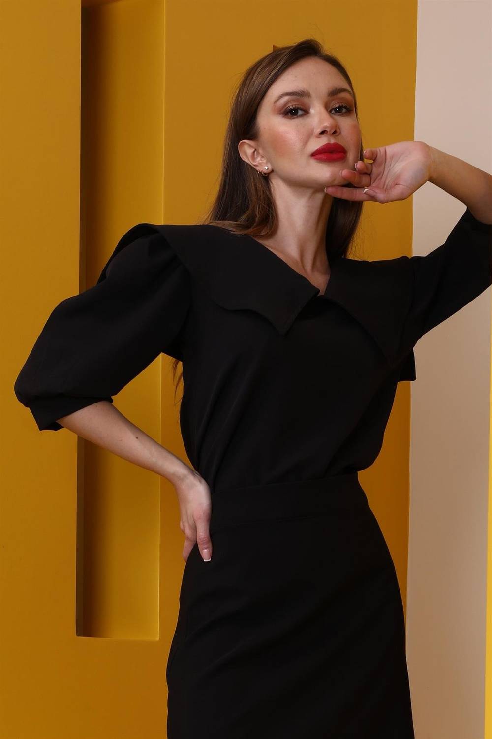 Yakalı ve Manşetli Siyah Krep Bluz