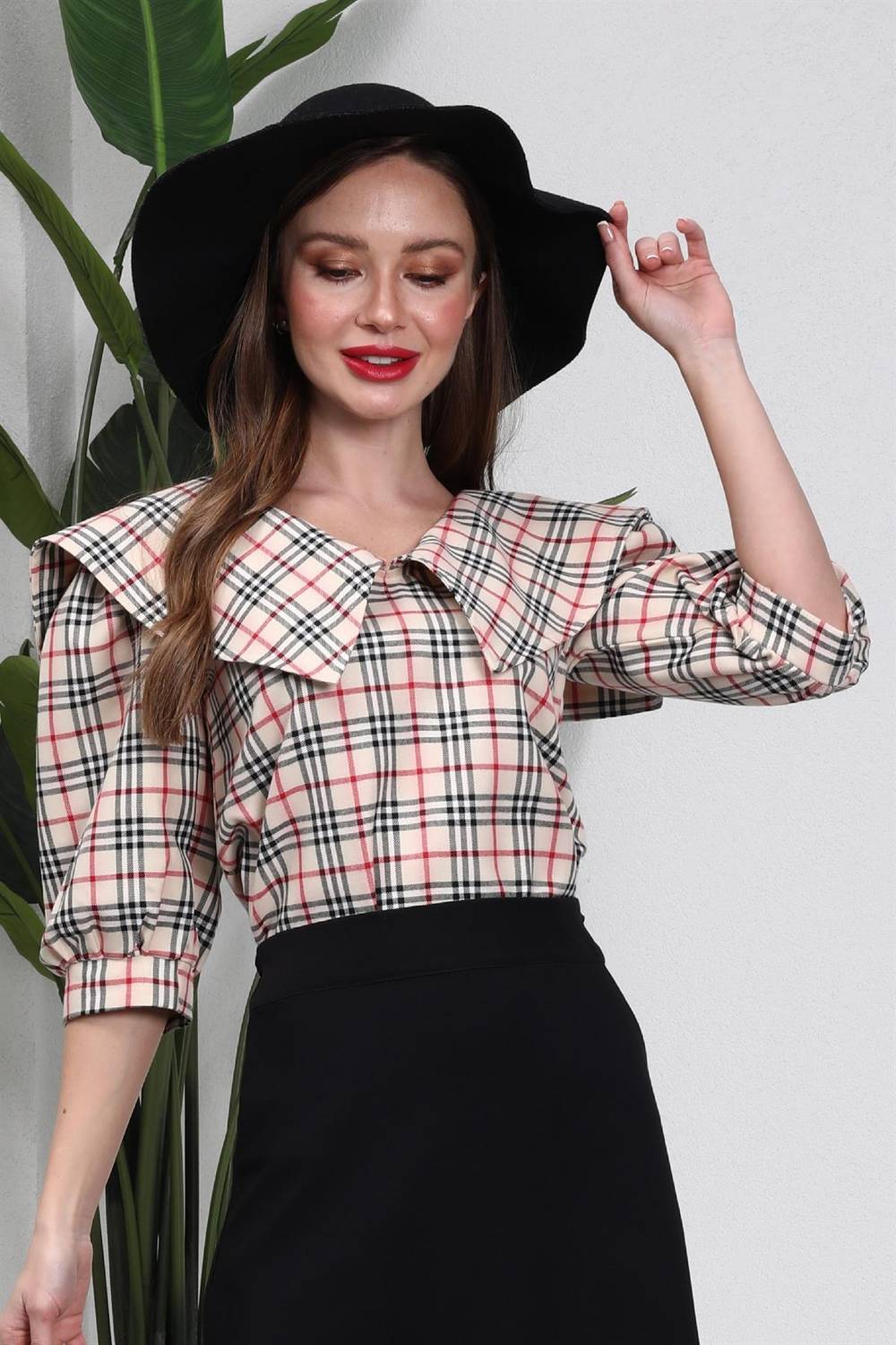 Yakalı ve Manşetli Krem Ekose Bluz